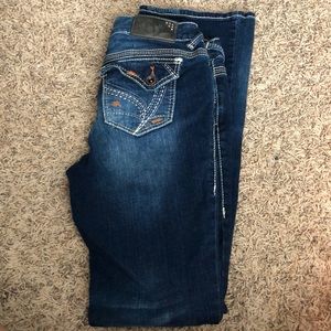 distressed Ariya jeans size 5/6